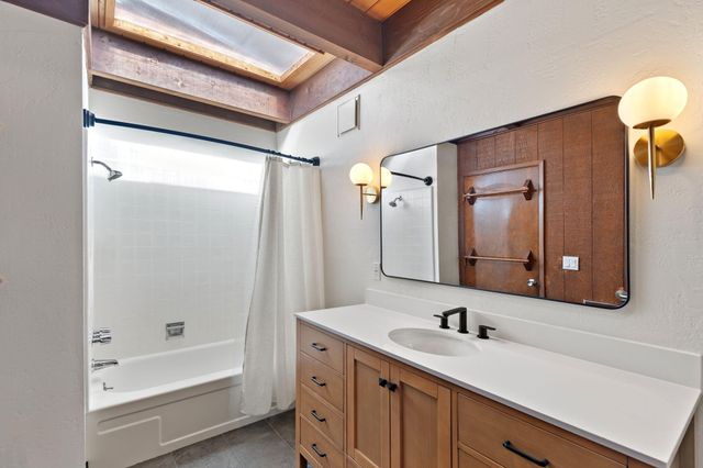 1440 NE 10th Street, Grants Pass, OR 97526