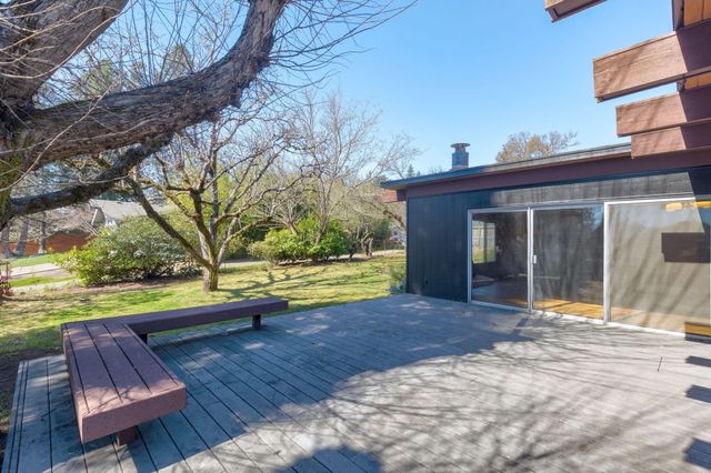 1440 NE 10th Street, Grants Pass, OR 97526