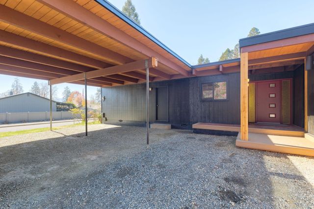 1440 NE 10th Street, Grants Pass, OR 97526