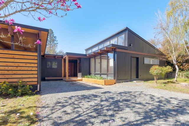 1440 NE 10th Street, Grants Pass, OR 97526