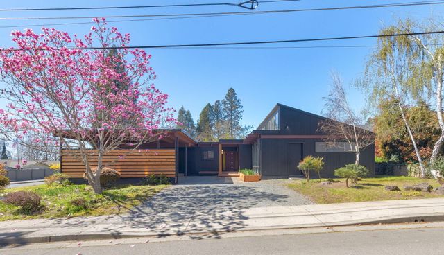 1440 NE 10th Street, Grants Pass, OR 97526