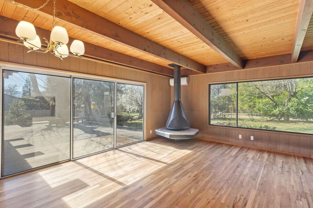 1440 NE 10th Street, Grants Pass, OR 97526