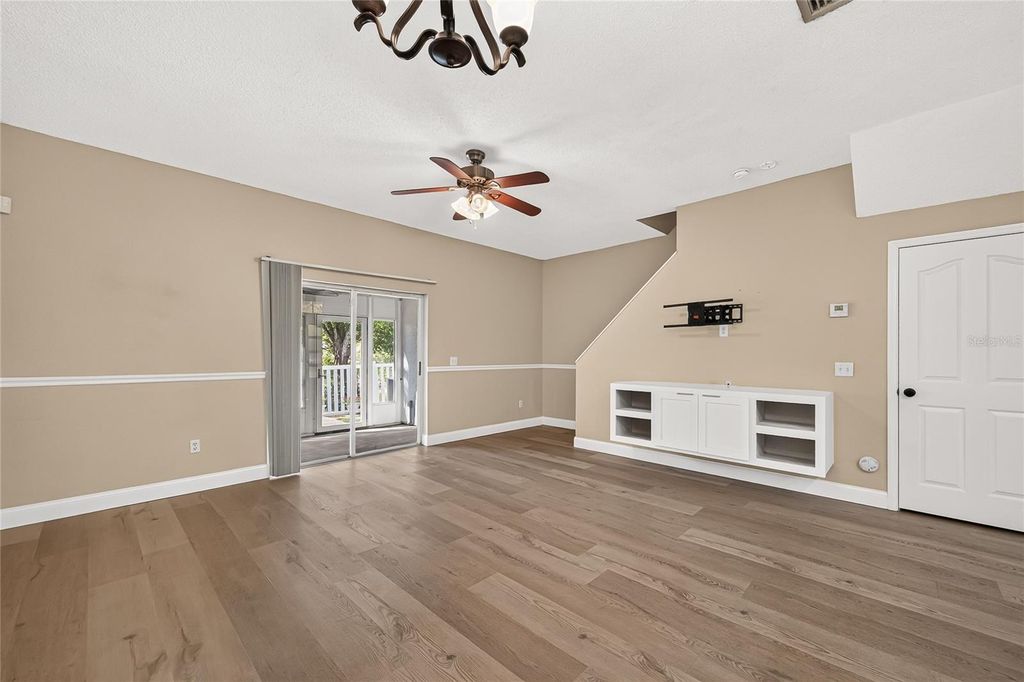 Image 8 of property listing at 4319 DEERMONT CIRCLE, Tampa, FL 33624