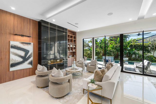 450 NE 10th Street, Boca Raton, FL 33432