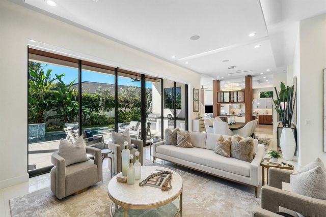 450 NE 10th Street, Boca Raton, FL 33432