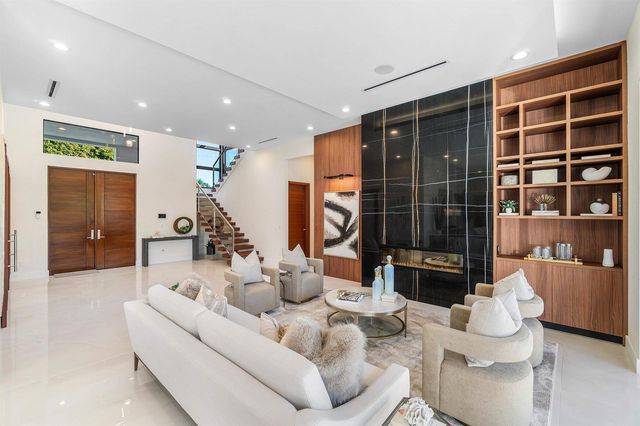 450 NE 10th Street, Boca Raton, FL 33432