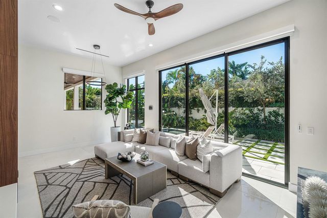 450 NE 10th Street, Boca Raton, FL 33432