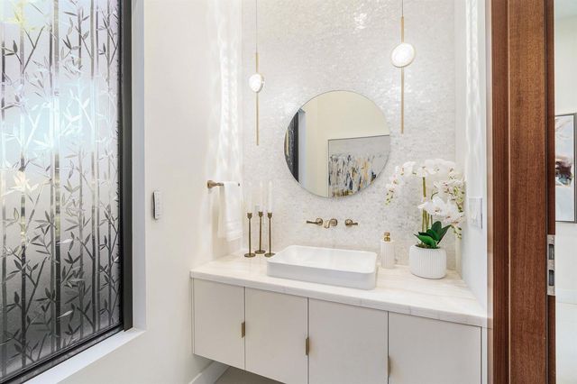 450 NE 10th Street, Boca Raton, FL 33432