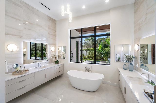 450 NE 10th Street, Boca Raton, FL 33432