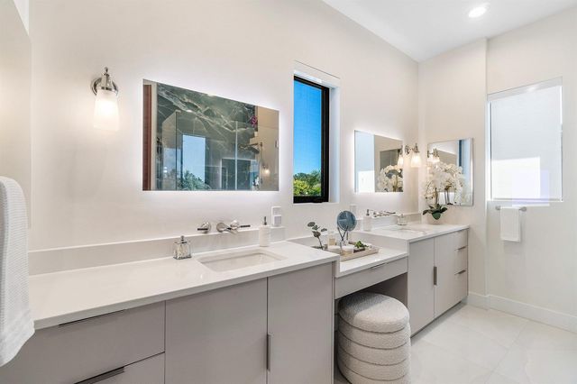 450 NE 10th Street, Boca Raton, FL 33432