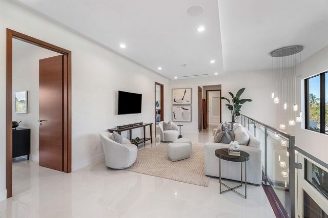 450 NE 10th Street, Boca Raton, FL 33432