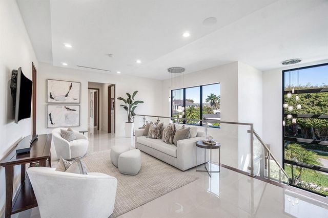 450 NE 10th Street, Boca Raton, FL 33432