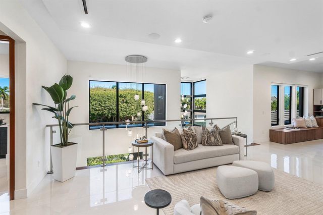 450 NE 10th Street, Boca Raton, FL 33432