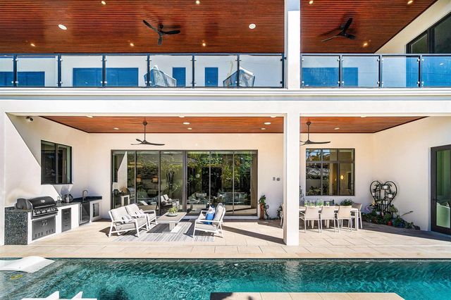 450 NE 10th Street, Boca Raton, FL 33432
