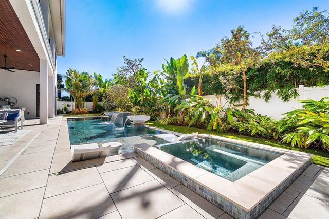 450 NE 10th Street, Boca Raton, FL 33432