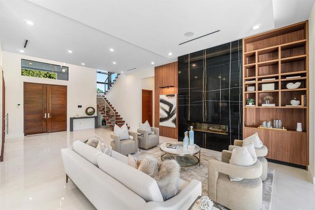 450 NE 10th Street, Boca Raton, FL 33432