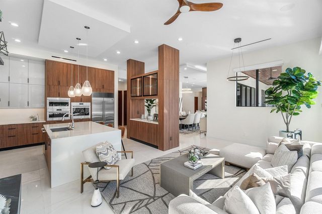 450 NE 10th Street, Boca Raton, FL 33432