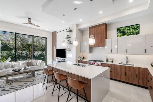 450 NE 10th Street, Boca Raton, FL 33432