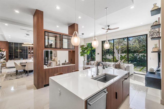 450 NE 10th Street, Boca Raton, FL 33432