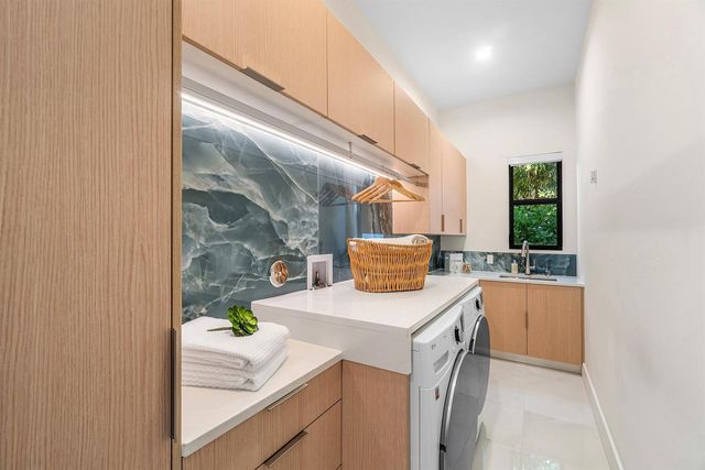 450 NE 10th Street, Boca Raton, FL 33432