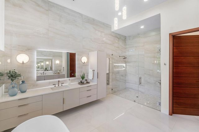 450 NE 10th Street, Boca Raton, FL 33432