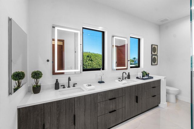 450 NE 10th Street, Boca Raton, FL 33432