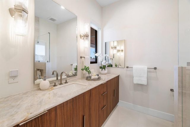 450 NE 10th Street, Boca Raton, FL 33432