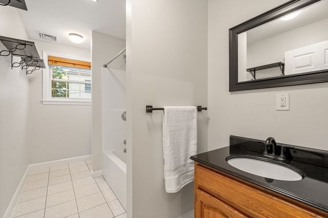 104 Crescent 1, Waltham, MA 02453