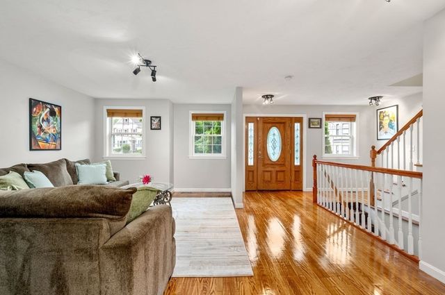 104 Crescent 1, Waltham, MA 02453