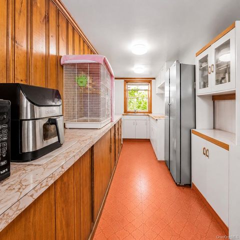 142 Washington Avenue, Valley Stream, NY 11580