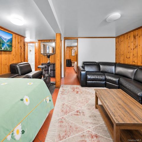 142 Washington Avenue, Valley Stream, NY 11580