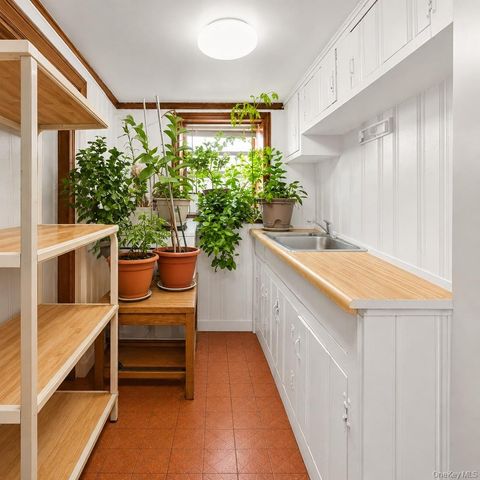 142 Washington Avenue, Valley Stream, NY 11580
