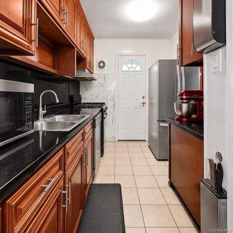 142 Washington Avenue, Valley Stream, NY 11580
