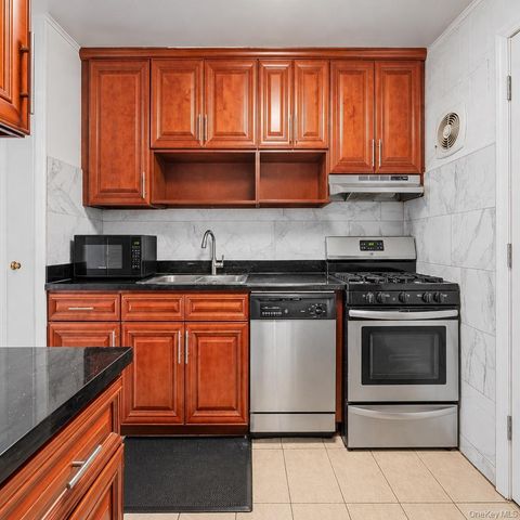 142 Washington Avenue, Valley Stream, NY 11580