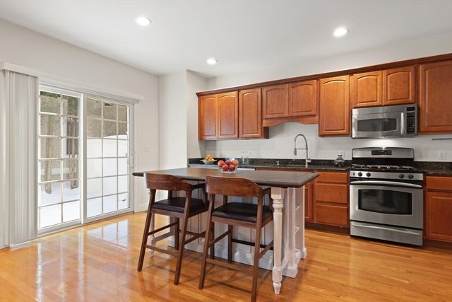 725 Boston Post Rd 12, Sudbury, MA 01776