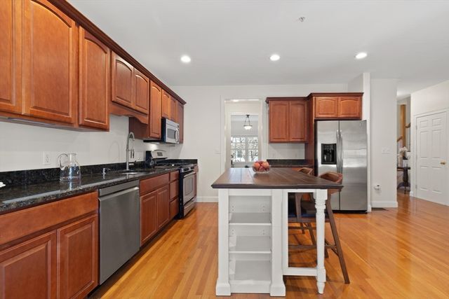 725 Boston Post Rd 12, Sudbury, MA 01776