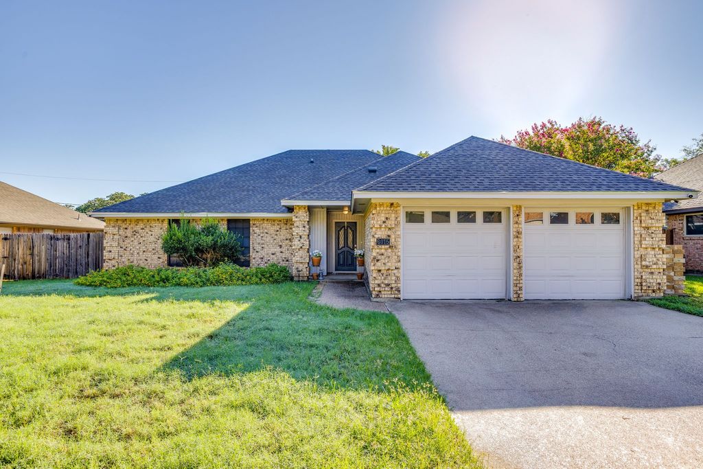 6015 Kenilworth Drive, Arlington, TX 76001 — exterior