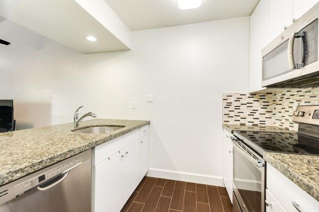 7098 N Holiday Drive, Galveston, TX 77550
