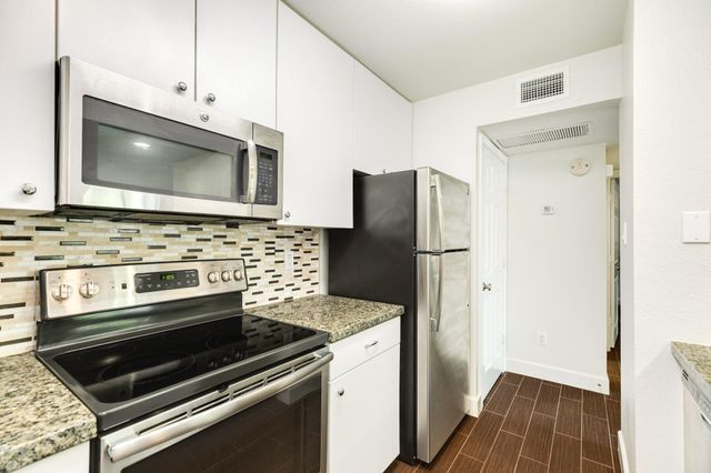 7098 N Holiday Drive, Galveston, TX 77550