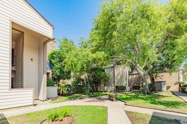 7098 N Holiday Drive, Galveston, TX 77550