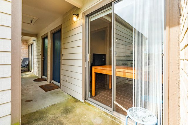 7098 N Holiday Drive, Galveston, TX 77550