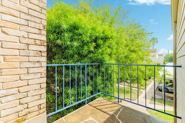 7098 N Holiday Drive, Galveston, TX 77550