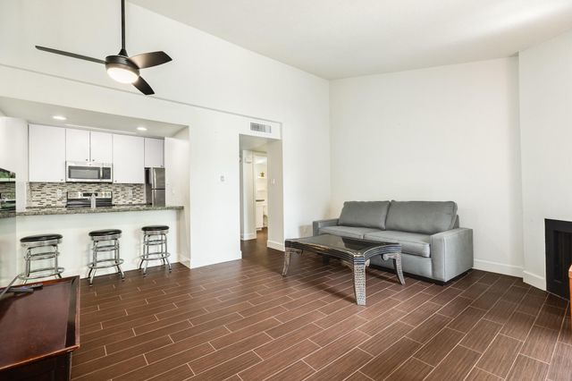 7098 N Holiday Drive, Galveston, TX 77550