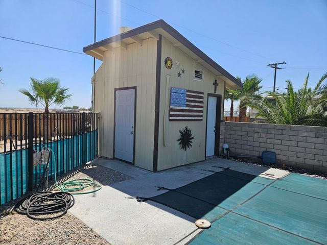2872 Crystal Lake Avenue, Thermal, CA 92274