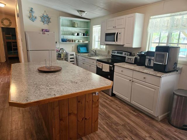 2872 Crystal Lake Avenue, Thermal, CA 92274