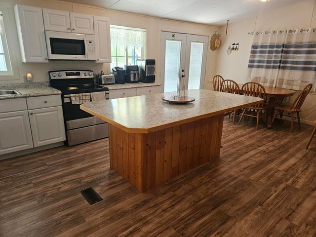 2872 Crystal Lake Avenue, Thermal, CA 92274