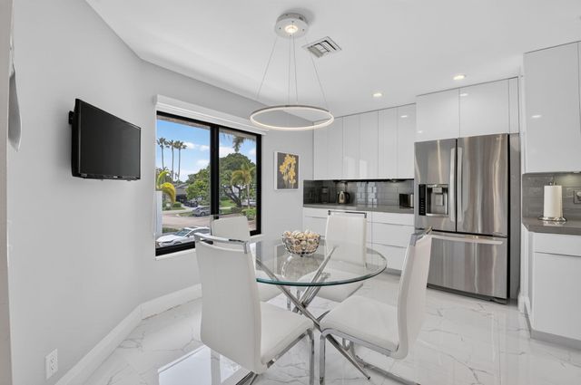 7665 Glendevon Lane 1605, Delray Beach, FL 33446