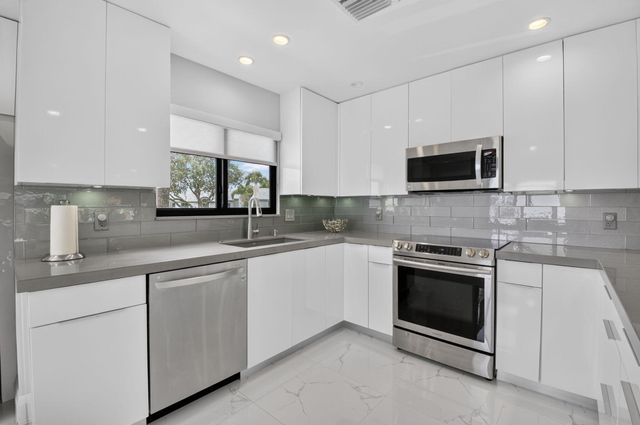 7665 Glendevon Lane 1605, Delray Beach, FL 33446