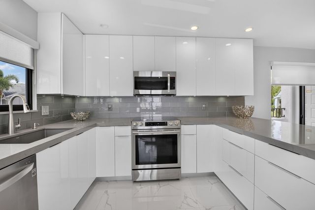 7665 Glendevon Lane 1605, Delray Beach, FL 33446