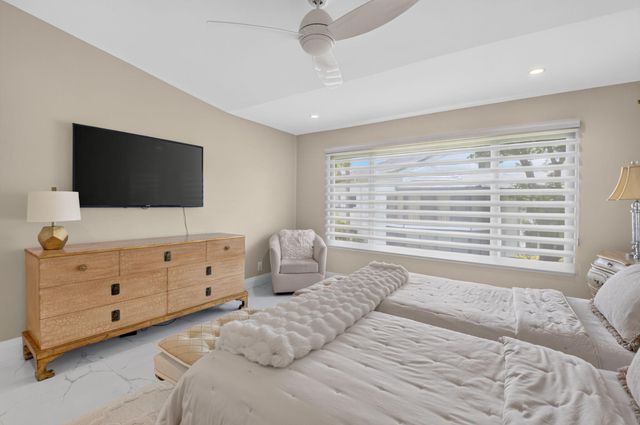 7665 Glendevon Lane 1605, Delray Beach, FL 33446